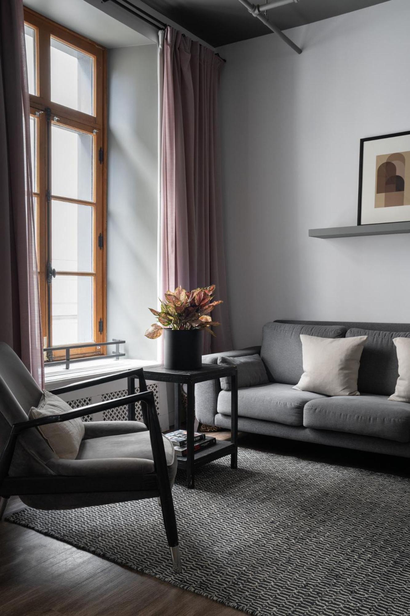 Room 203,1663779933:JPEG